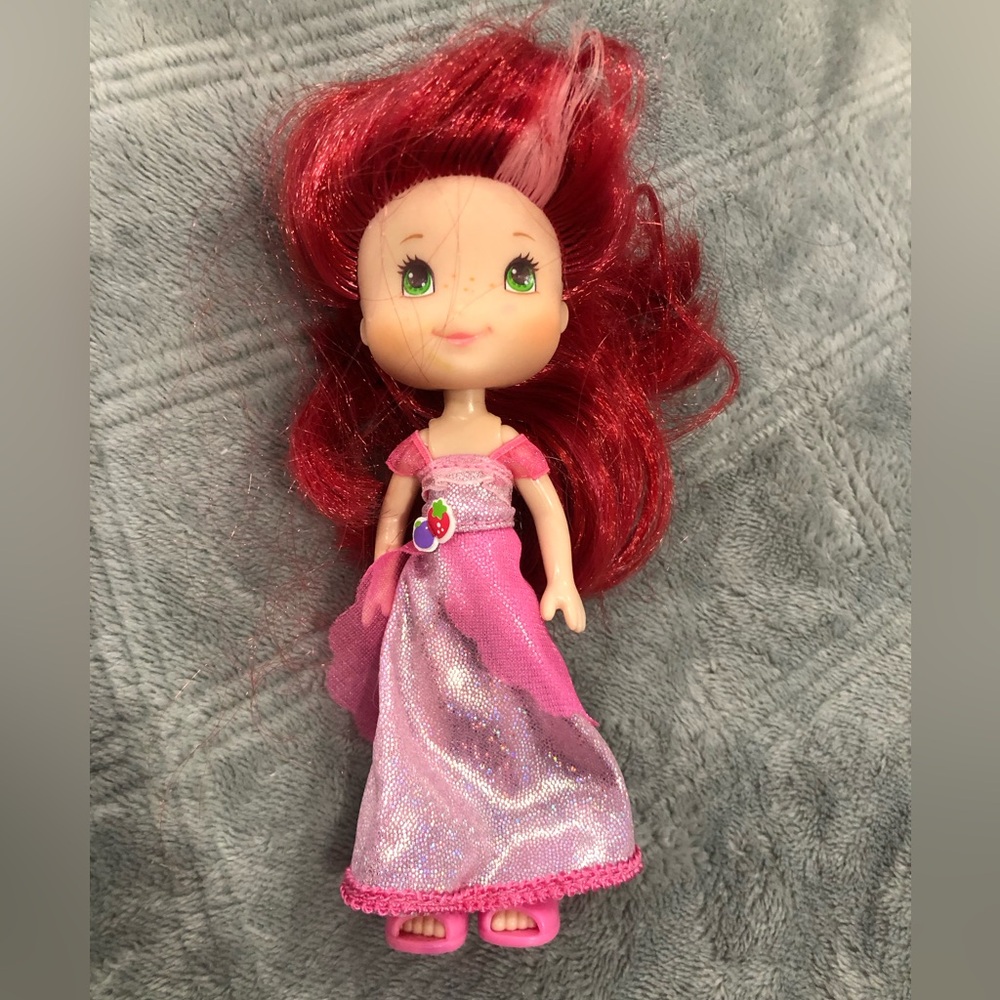 2008 Strawberry Shortcake with Original Shoes and Outfit 6” Tall